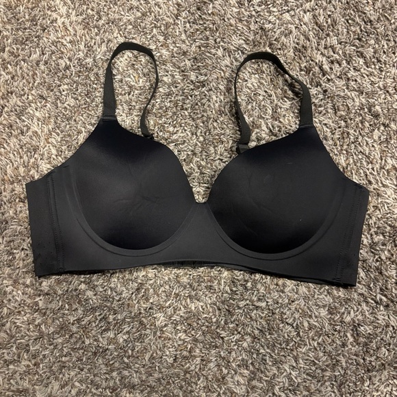 Seamless Black Bra - Picture 1 of 4